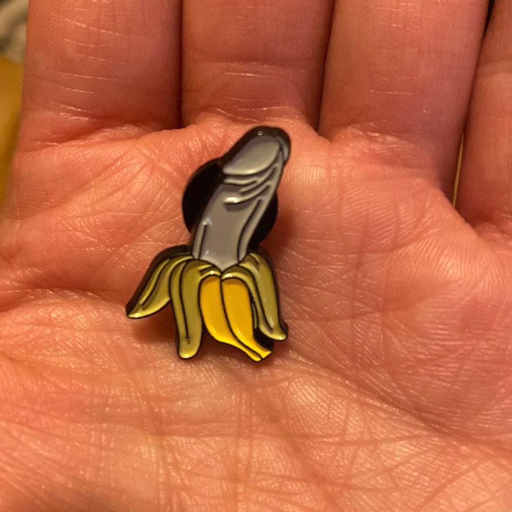 Funny novelty Penis/ Dick banana enamel pin